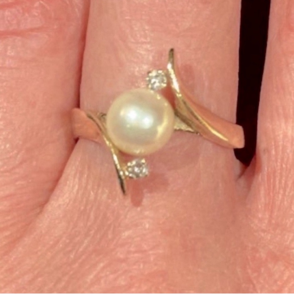 14k Gold Pearl & Diamond Ring